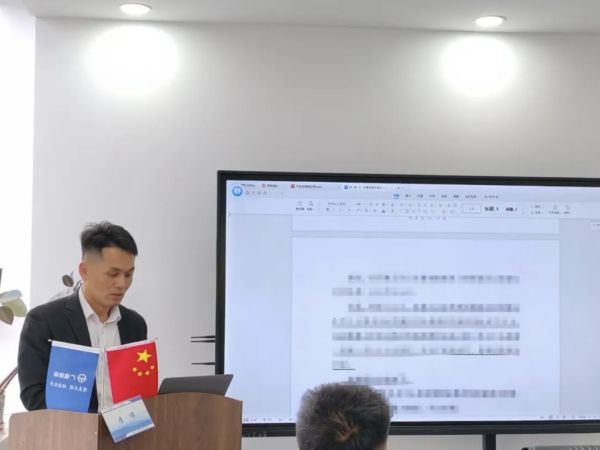李伟.png